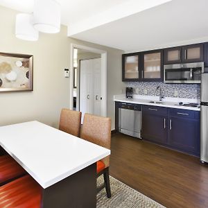 One-Bedroom Queen Suite Non-Smoking